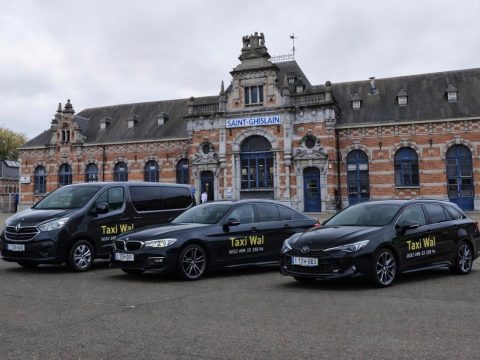 transferts en ville : nos véhicules devant la gare de St Ghislain